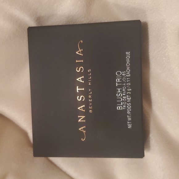 Anastasia Beverly Hills Blush Trio - Peachy Love - Picture 9 of 10